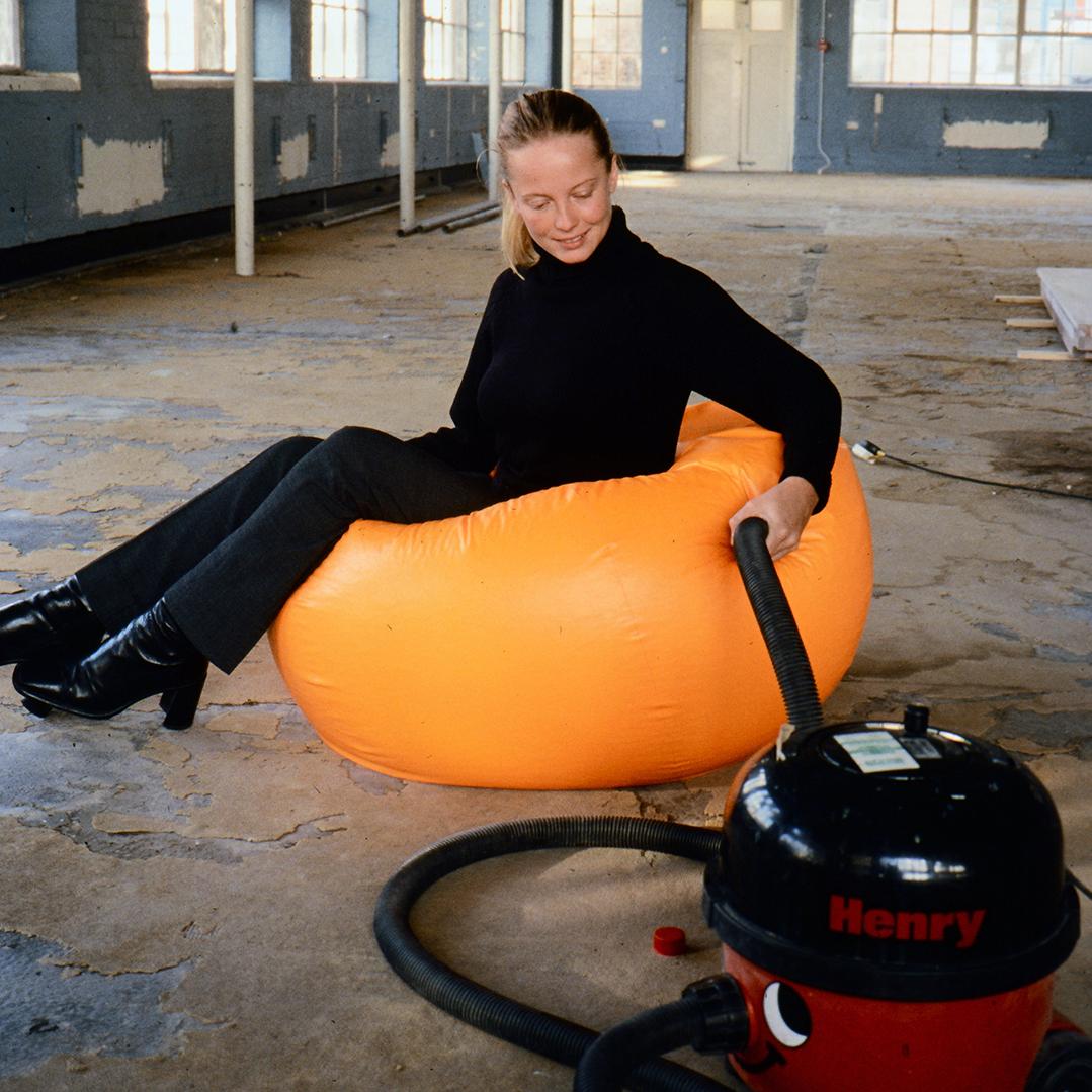 Ron Arad; Nick Crosbie 'Maxi Memo' beanbag chair, 1999 (Orange)